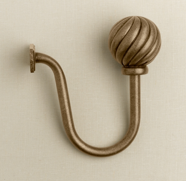 Classic Fluted Ball Tieback