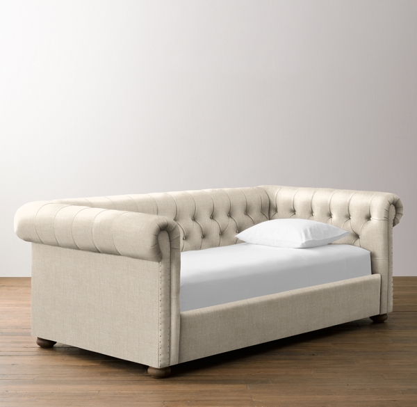 Chesterfield Tufted Daybed